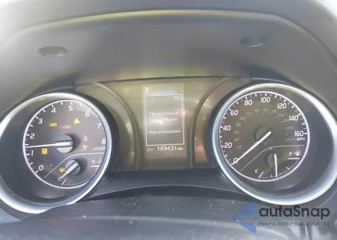 2018 Toyota Camry Le z USA, uszkodzony, nr VIN 4T1B11HK4JU567416